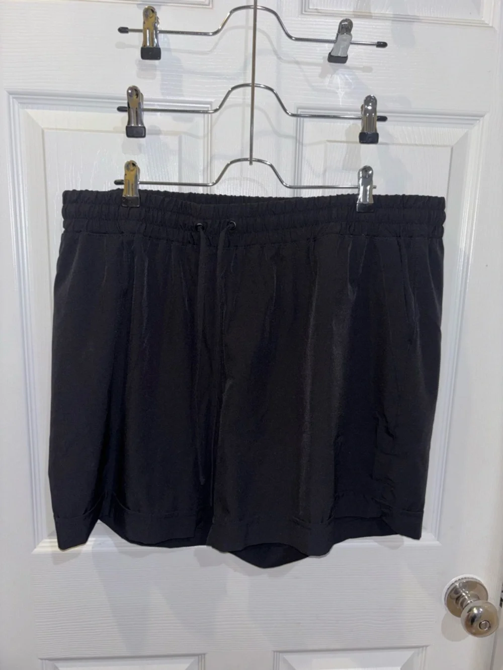 Mondetta Women's Moisture Wicking Woven Short with Pockets 3 pairs XXL - Picture 7 of 7